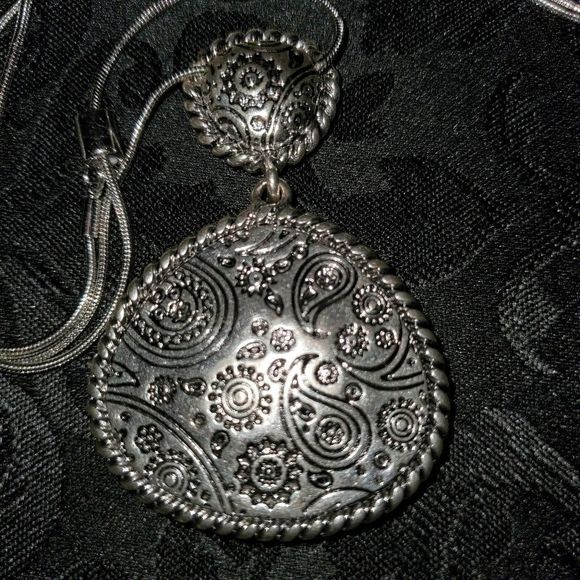 Scroll & Vine Reversible/Adjustable Necklace - Picture 3 of 5